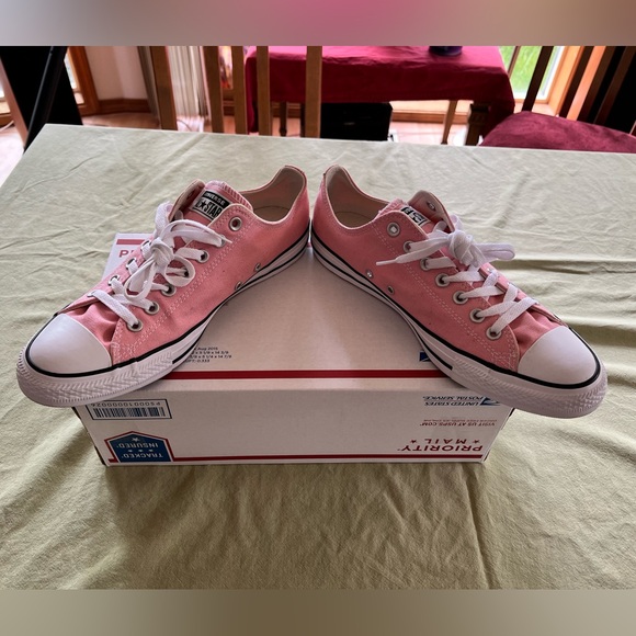 Pink Converse All Star low tops in excellent condition Men’s 10.5 - Picture 2 of 6